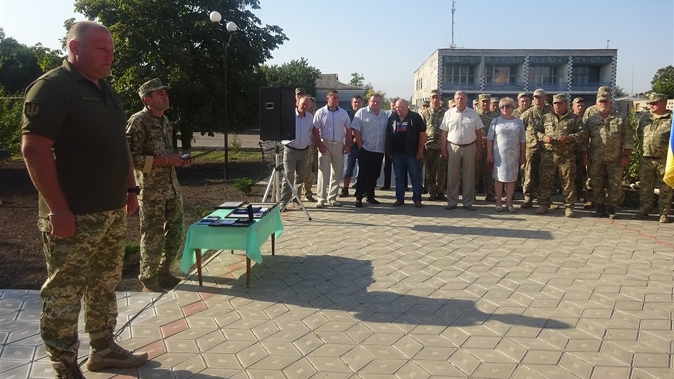 Командувач оперативного командування “Південь” вручив нагороди керівникам і волонтерам Сірогозщини