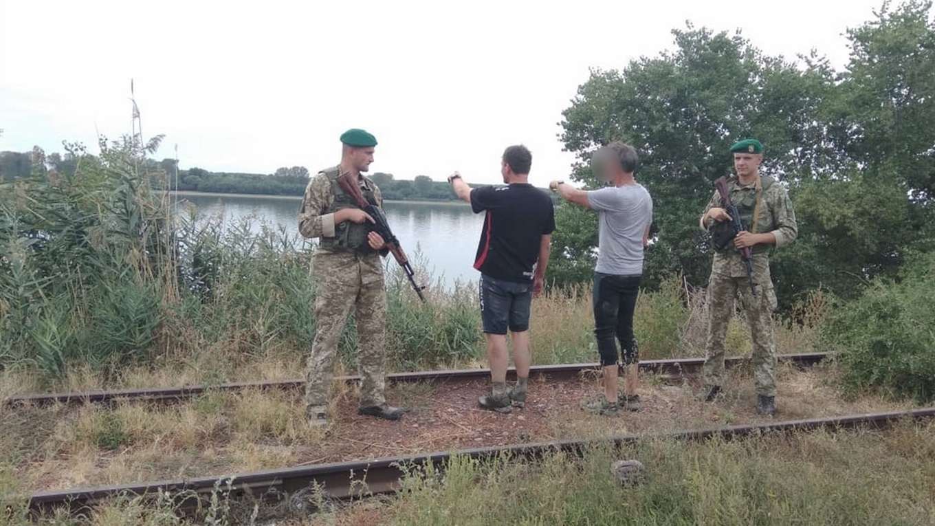 Попили украинский кофе на границе: голландские каякеры отделались штрафом