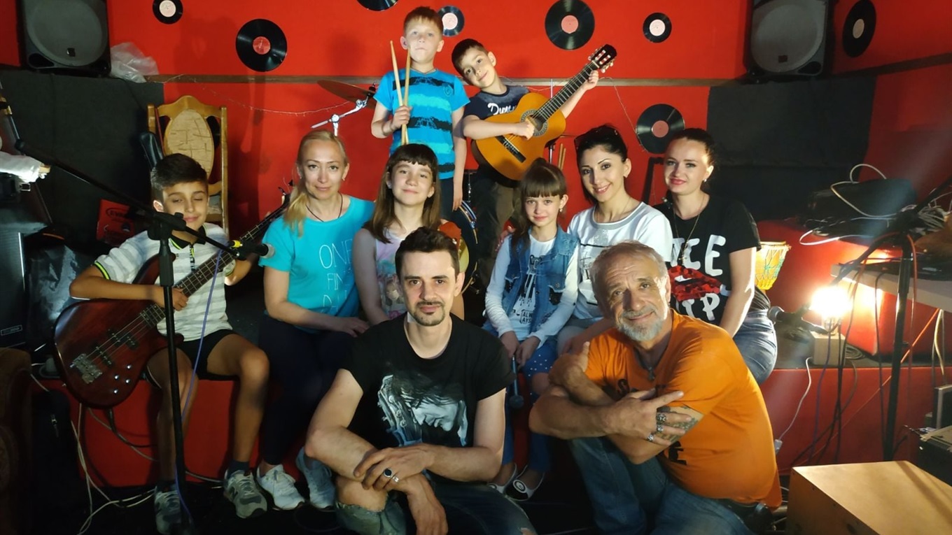 Торецкие дети снялись в фильме Desperados. Рассказываем, о чем фильм и кто в нем сыграл