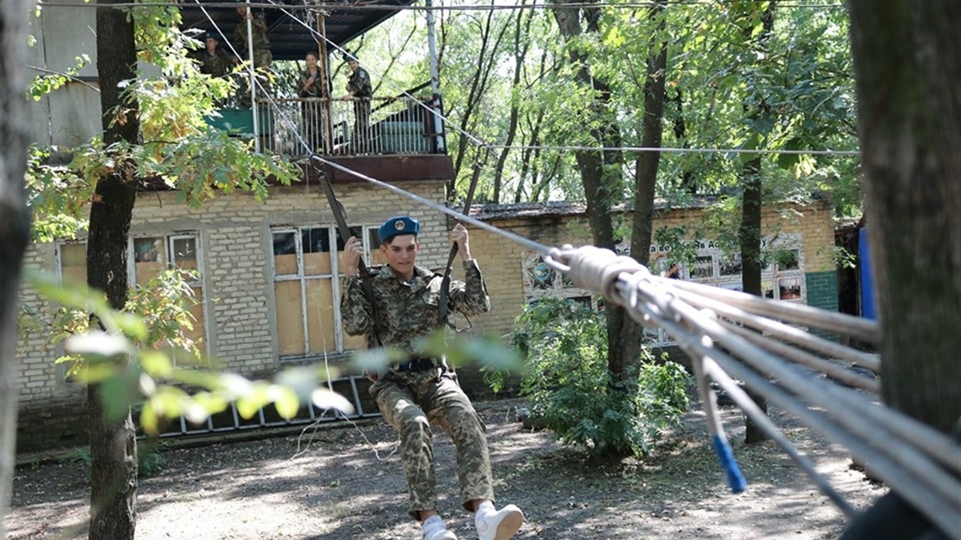 Як старшокласники Курахового готувалися до служби в армії (відео)