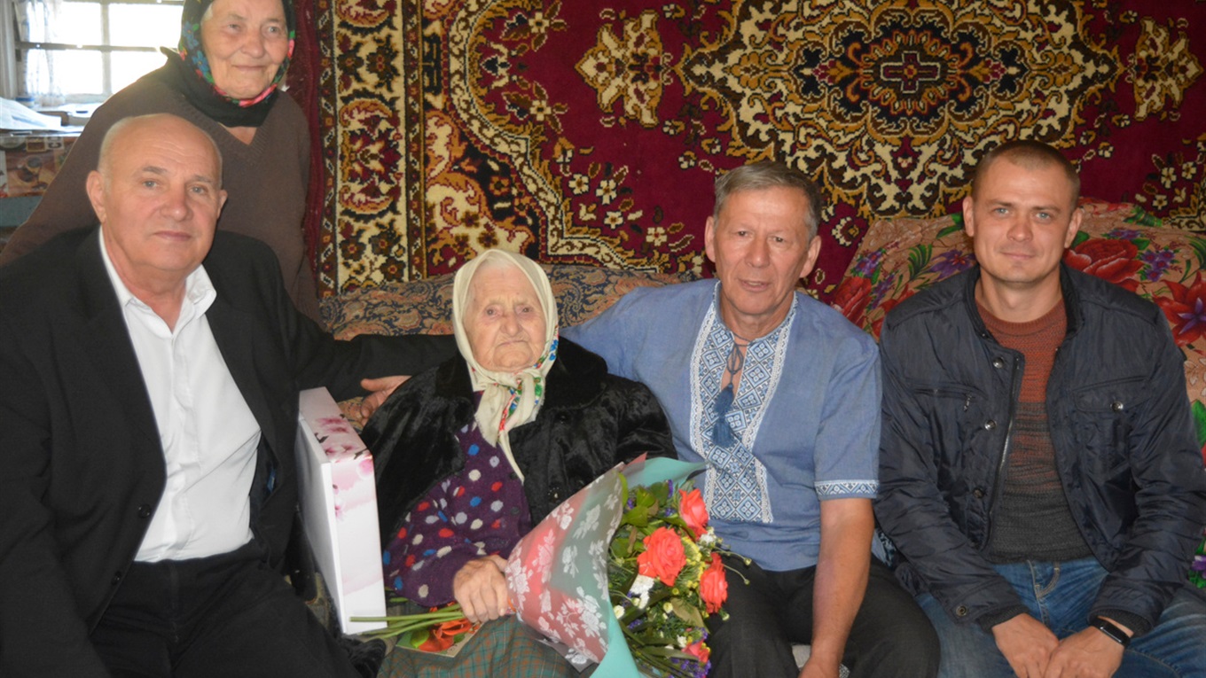 Віра Торяник із Малої Обухівки відзначила 106 осінь