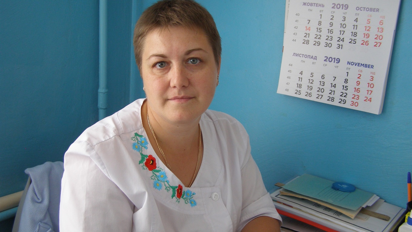 Медсестра Оксана Харитонова зізнається, що у медицину потрапила завдяки мудрості матері