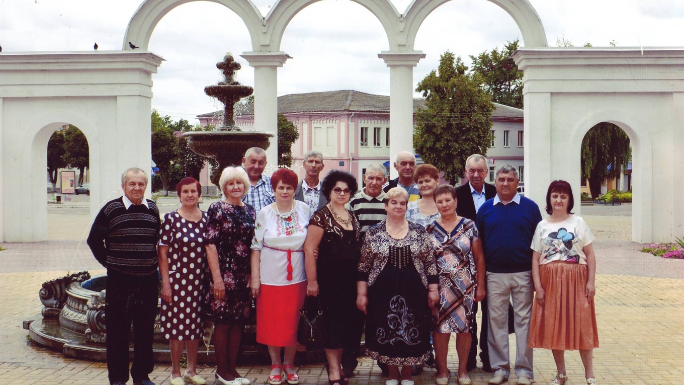 Випускники Білопільської школи зустрілися через п’ятдесят років
