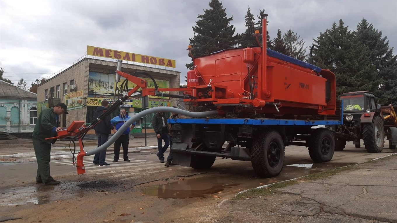 У Гуляйполі лататимуть дороги з допомогою новопридбаної Установки ямкового ремонту