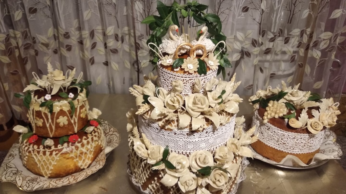 На весільний коровай треба свячена вода і молитва