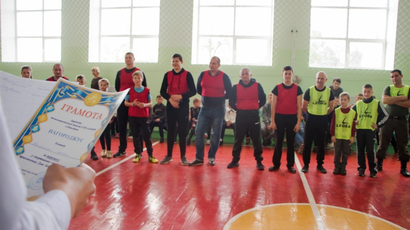 Учасники АТО з Павлівки змагалися у спортивній шкільній естафеті