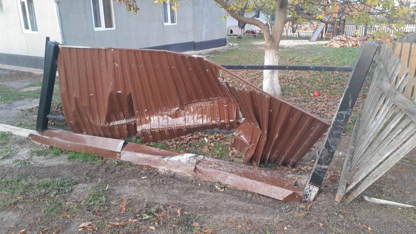 У Володимирці поліція зупинила неадекватного водія, який вчинив 2 ДТП і не мав права керувати авто