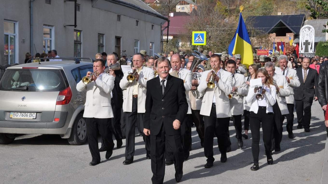«На Покрови - до Чорткова»:  святкова марш-хода, дефіле оркестрів та виставка військової техніки