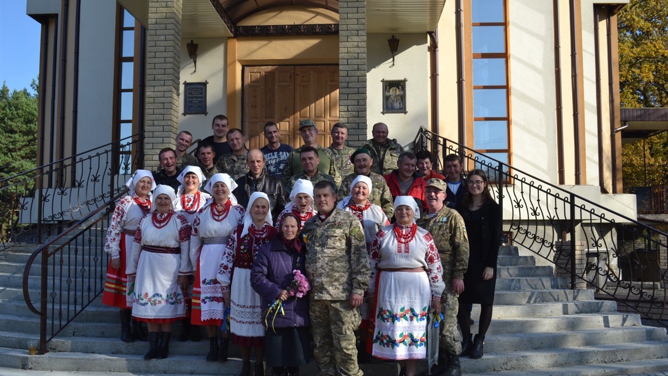 Парад, стяги та повстанські пісні. День захисника України у Володимирці