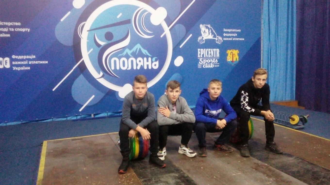 Юнаки з Волновахи у складі команди Донецької області посіли друге місце чемпіонату важкої атлетики