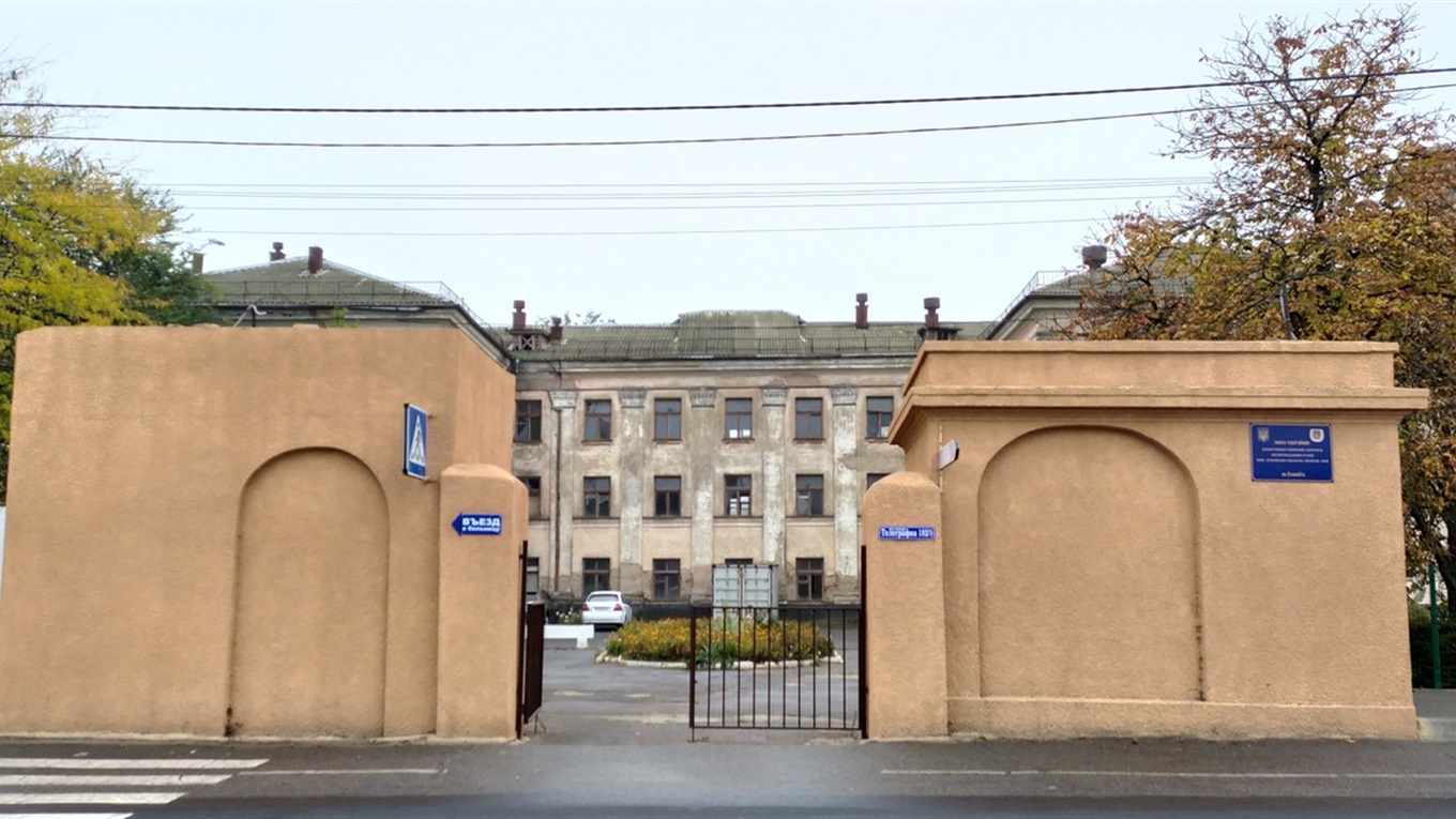 Здание старое - ворота новые: что творится с реформой медицины на примере одной больницы