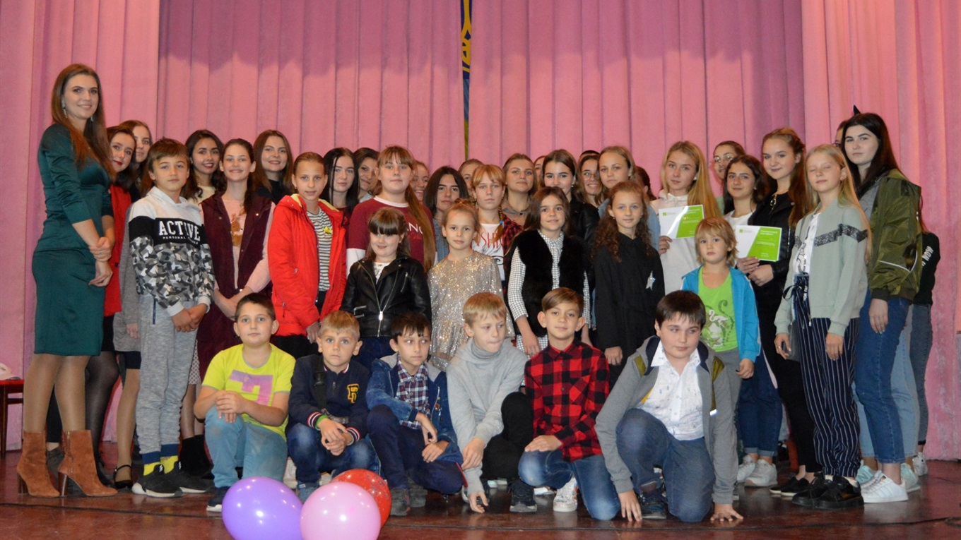 Концерт, призи і фуршет. Мовна школа «New generation» відзначила п’ятиріччя