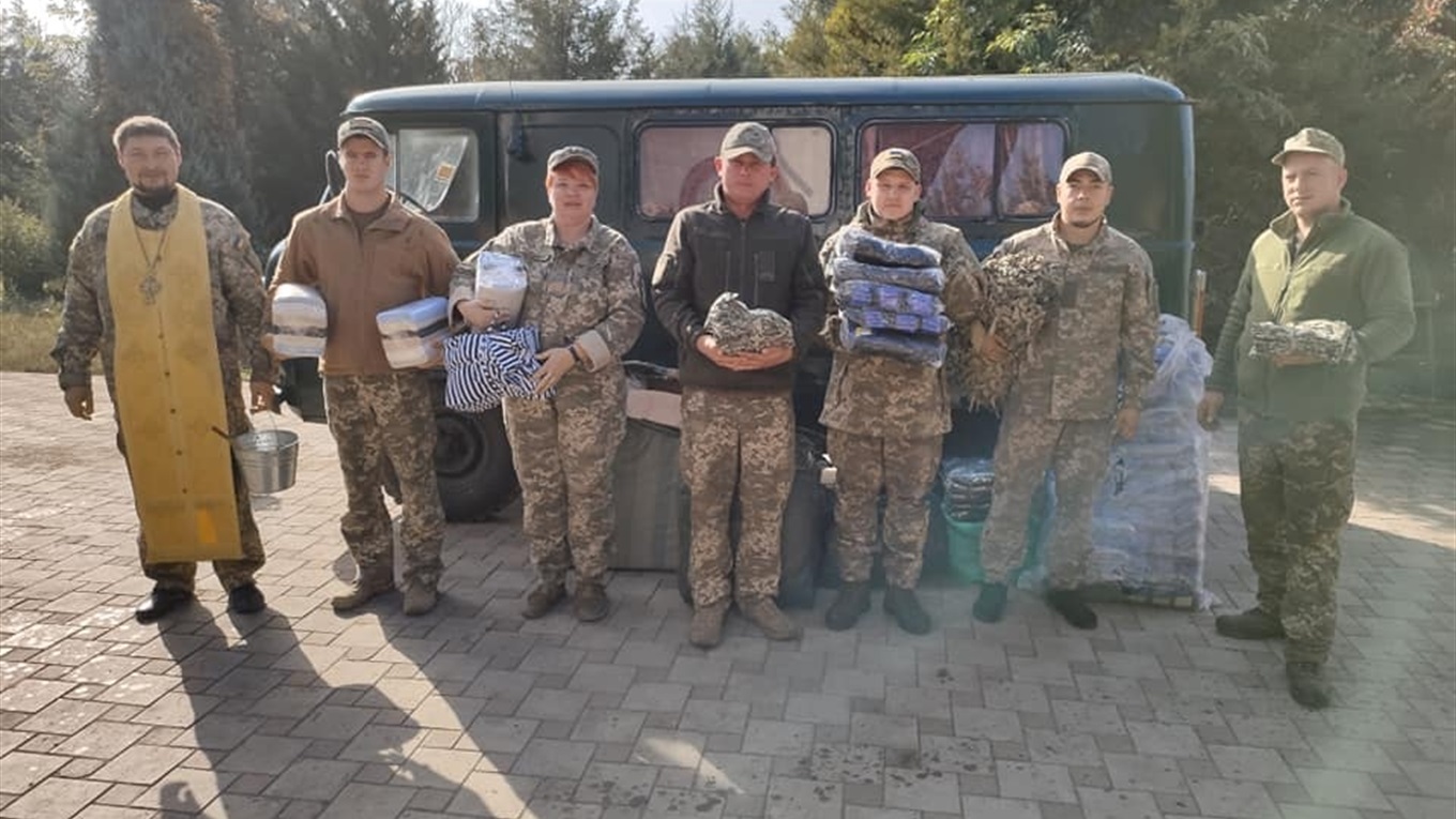 Агровиробники-волонтери Сірогозщини передали автомобіль Збройним силам України