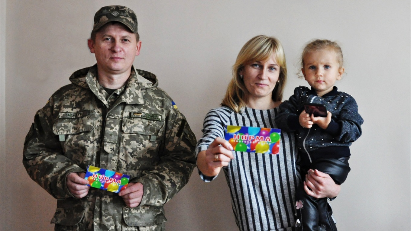 Фотоконкурс від СарниNews.City "Мій захисник": переможці отримали подарунки