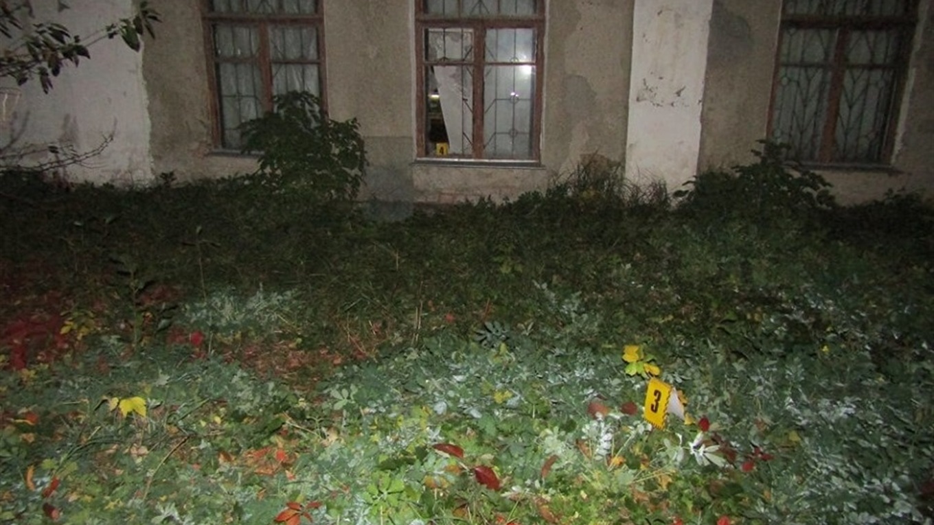 У Старокостянтинові чоловік намагався винести музейні експонати