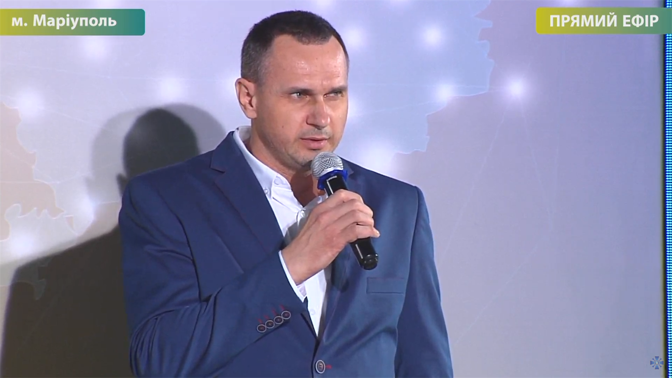 "Революция достоинства превратилась в контрреволюцию ненависти". Важное из речи Сенцова в Мариуполе
