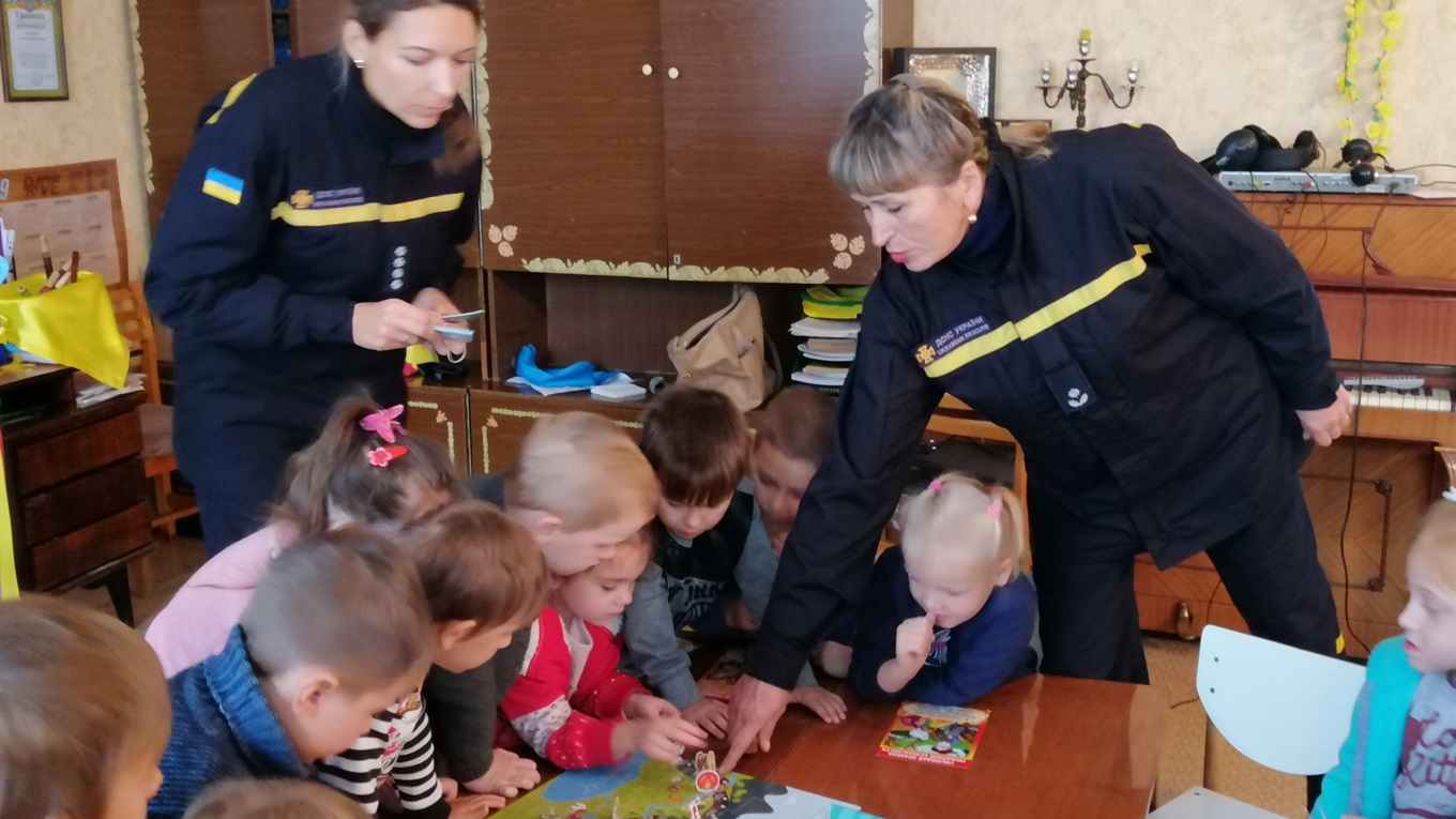 Рятувальники Торецька провели навчальні заняття з дітьми