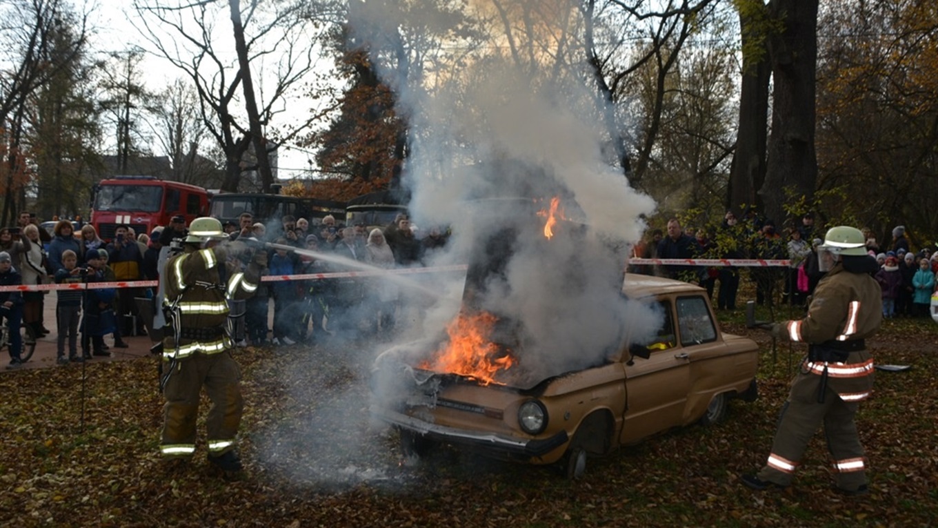 Як вогнеборці вдосконалювали навики гасіння пожежі на Кіцманщині