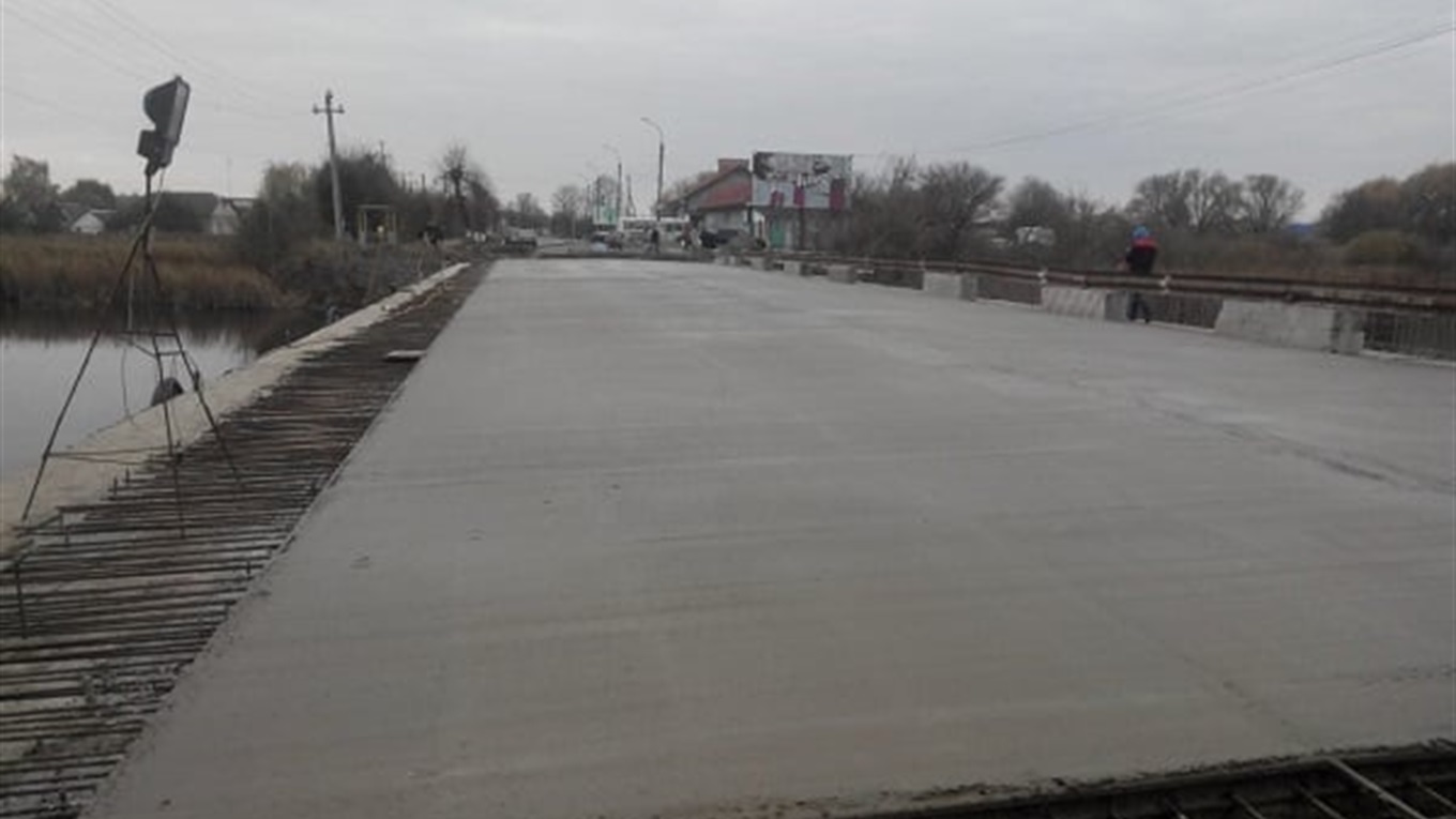 21 день для міцності, а далі міст асфальтуватимуть