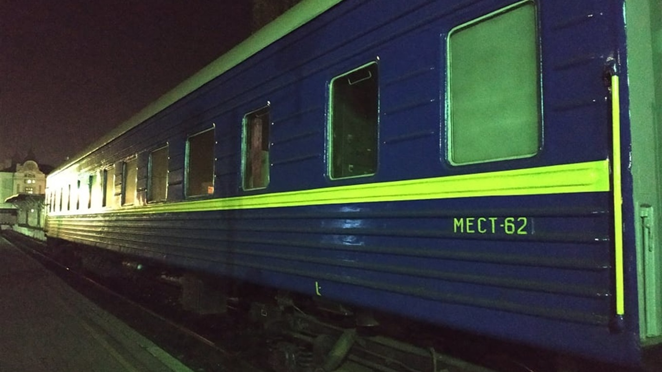 Із Чернівців можна їхати не лише маршрутками, а й потягом. Кому і чому це зручно?