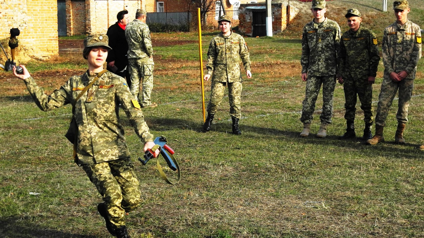 Артилеристи ЗСУ влаштували для ліцеїстів цікаві змагання