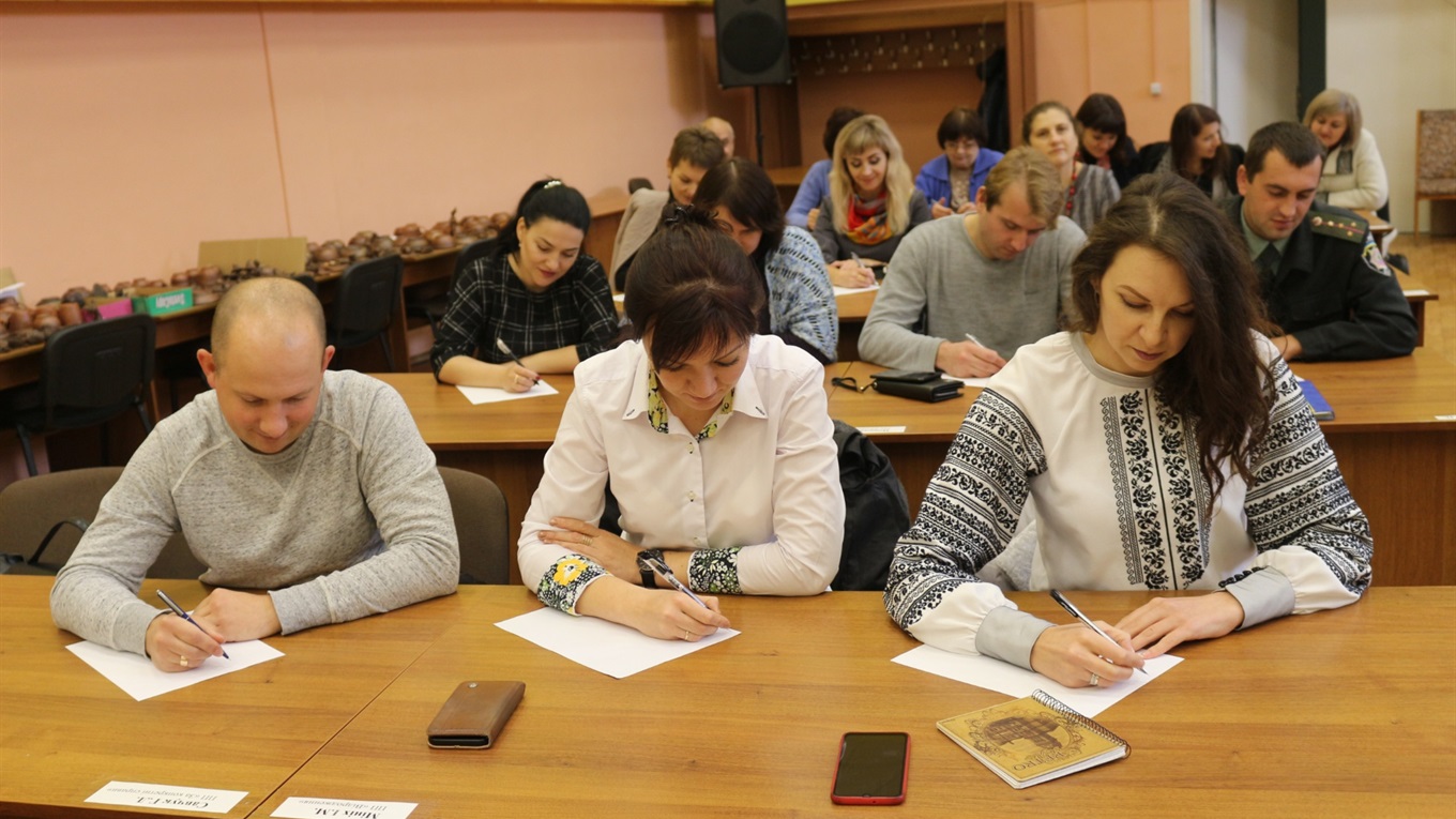 Новини міста за 4-10 листопада: Всеукраїнський диктант, перемога учнів та вакцина проти дифтерії