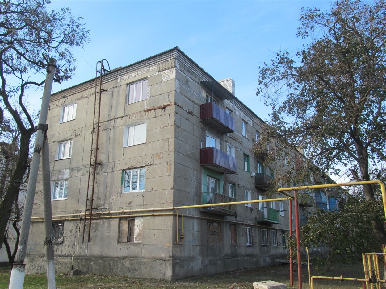 У 2015 році багато людей виїхали через бойові дії