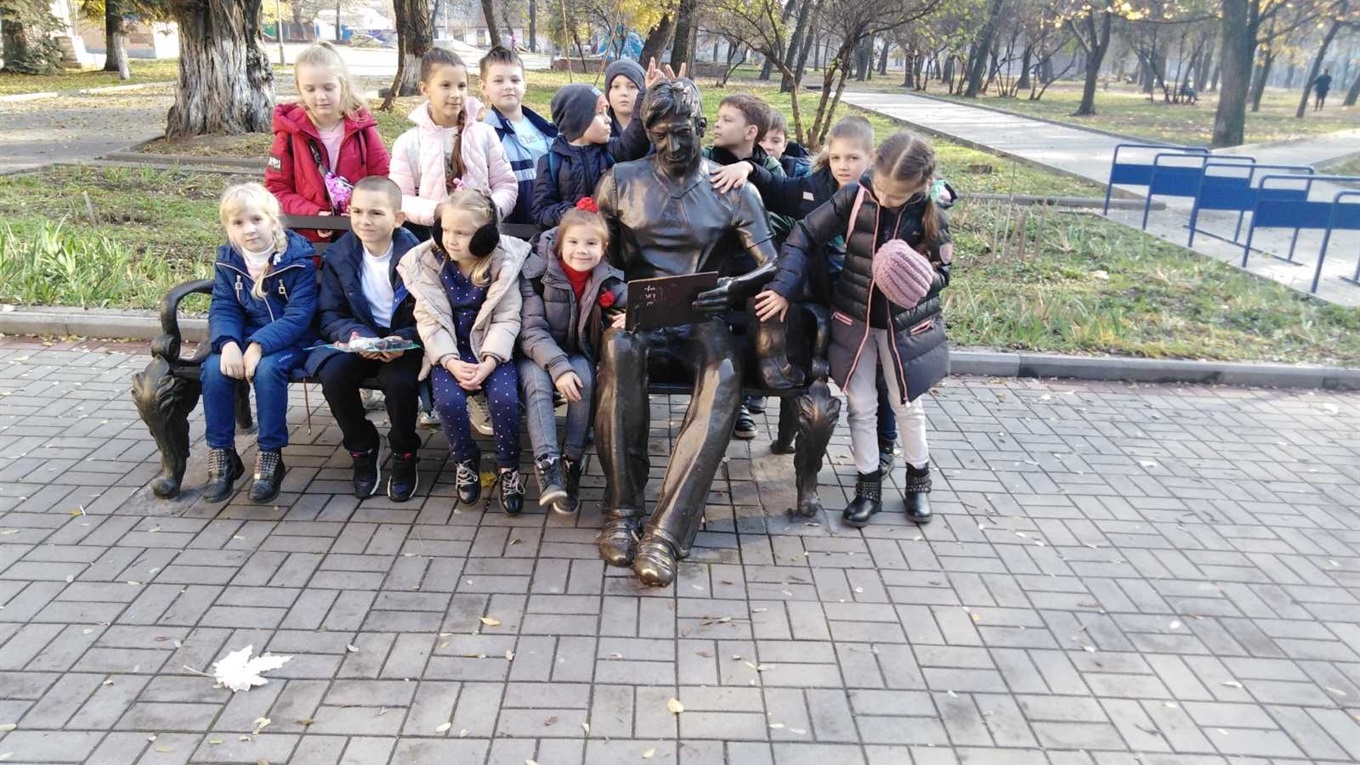 Учні Оріхівського «Сузір’я» з’їздили на лялькову виставу в Запоріжжя. Що цікавого вони там побачили