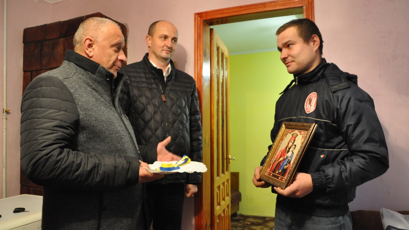 Позбавленому батьківського піклування хлопцеві держава придбала житло у Чорткові