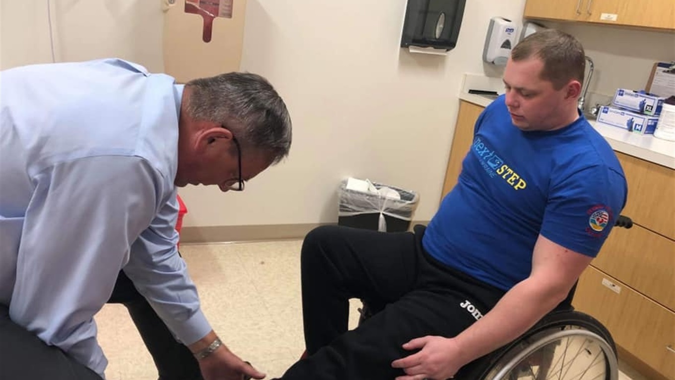 Олегові Івахнюку у США замінять суглоб і вставлять пластину: лікар дав втішний прогноз