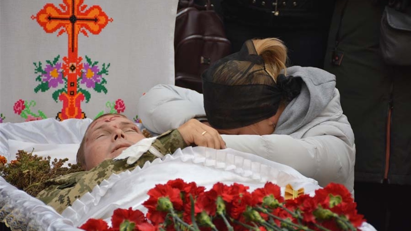 У Сущанах  на колінах попрощалися із 32-річним  героєм, життя якого обірвав ворожий снайпер