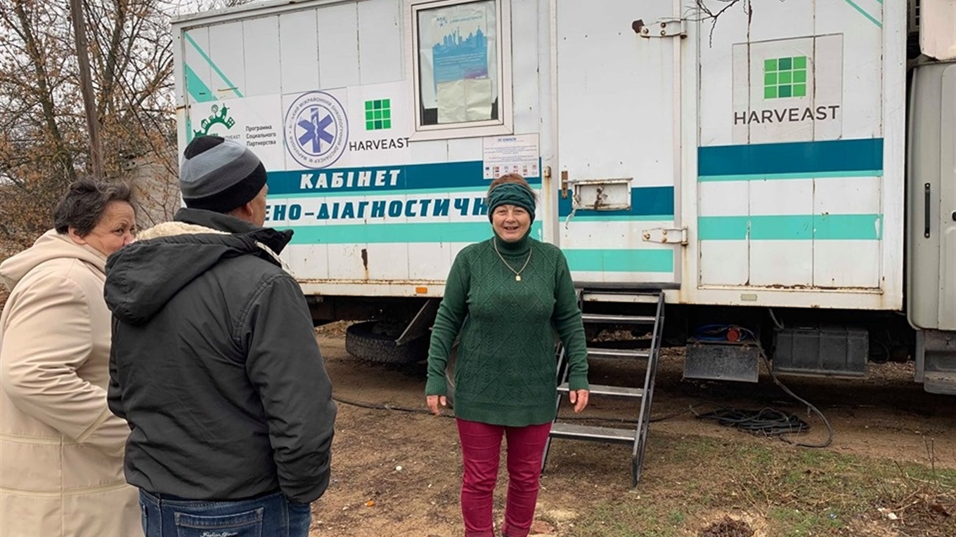 Жителів прифронтових сіл Волноваського району обстежують на туберкульоз у рентгеномобілі 