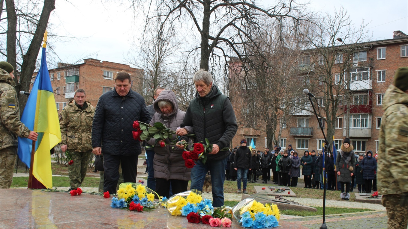 У День Гідності та Свободи в Білопіллі провели мітинг пам’яті
