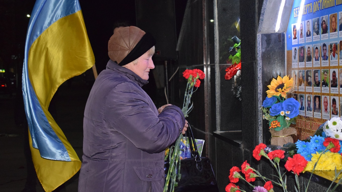 Вечір пам'яті та хода зі смолоскипами: у місті відзначили День Гідності та Свободи