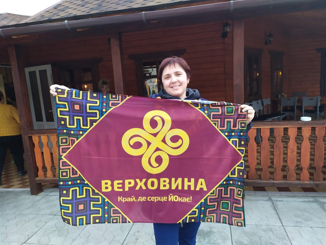 Прапор Верховини офіційно не затверджений, але є частиною бренду
