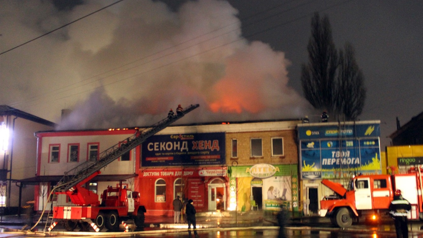 Для ліквідації пожежі у Старокостянтинові залучили 46 чоловік та 8 одиниць техніки