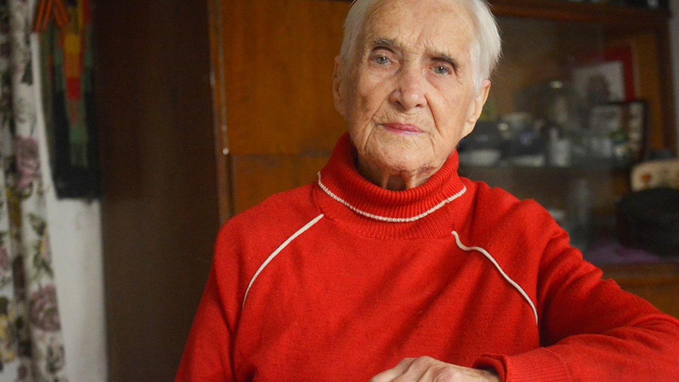 «Оксана Михайлівна, де ваші каблуки?»: 93-річна гадячанка розповідає про своє життя
