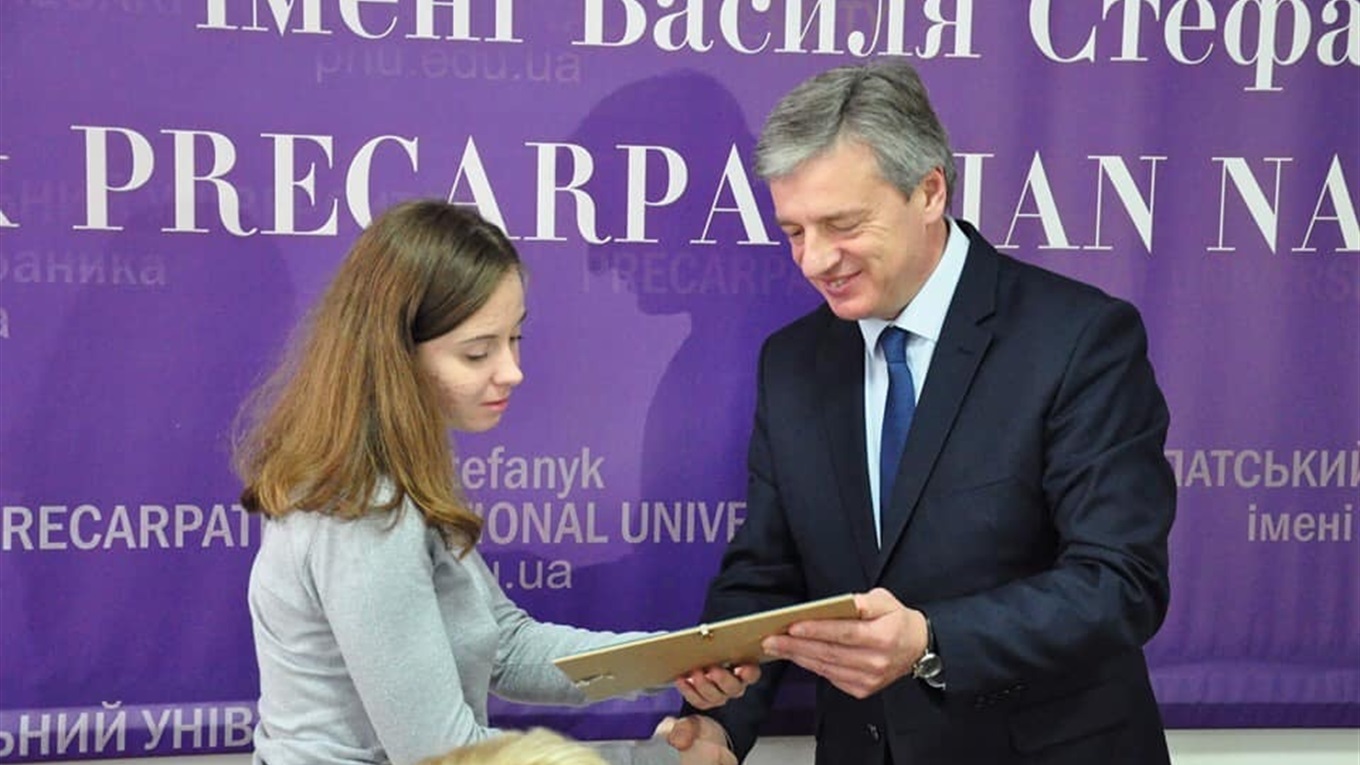 Анна Мотика із Зеленого Яру отримала стипендію фундації родини Лозинських із США