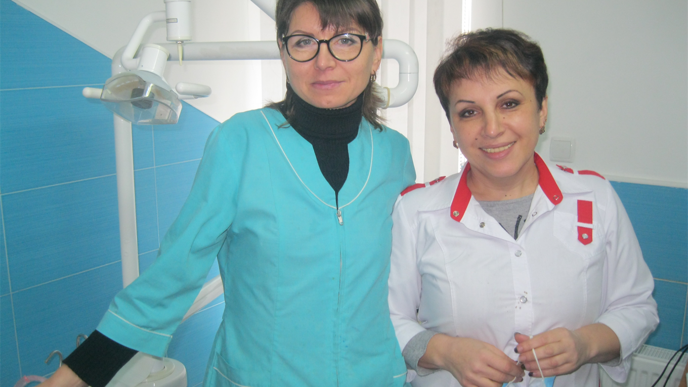 Стоматолог с двадцатиоднолетним стажем постоянно учится новому