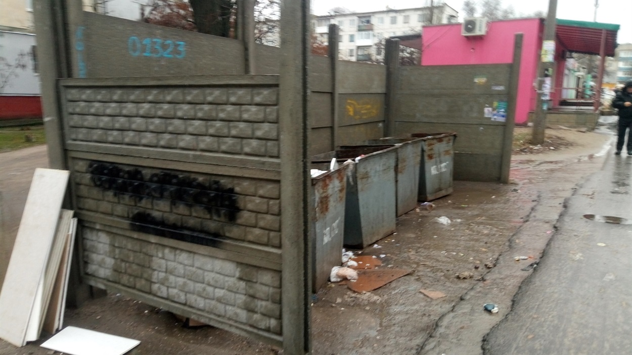 Полиция и активисты закрашивают рекламу наркотиков в Северодонецке