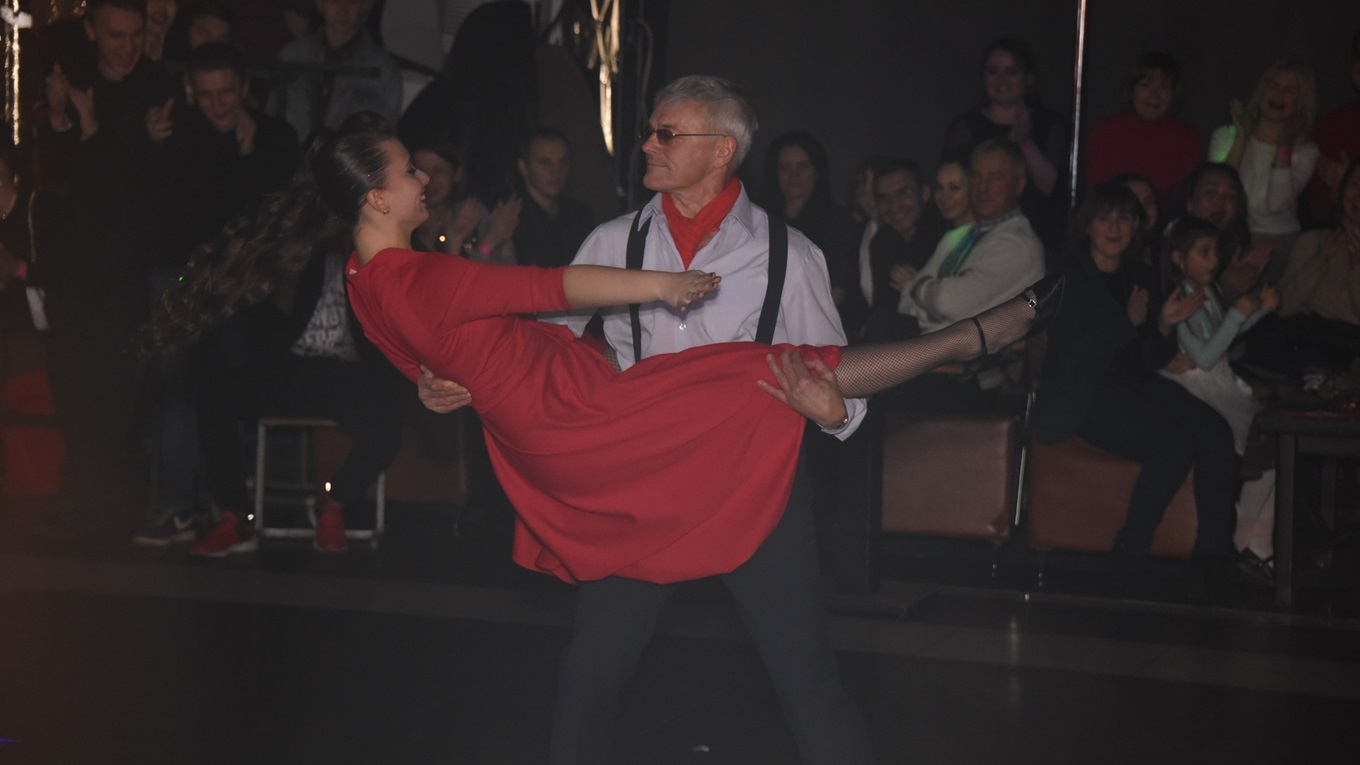 На «Skovorodance» викладачі танцювали зі студентами. Перемогли філологи з танго "по-французьки"