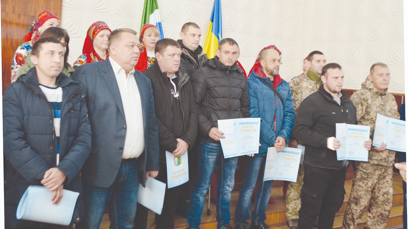 Як у Кіцмані нагороджували влонтерів, захисників, депутатів та працівників місцевого самоврядування