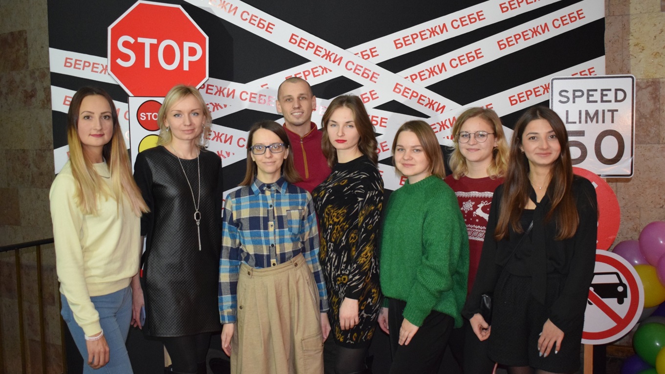 Лаунж-вечір "Бережи себе": друзі організували благодійний захід, щоб зібрати кошти на реабілітацію