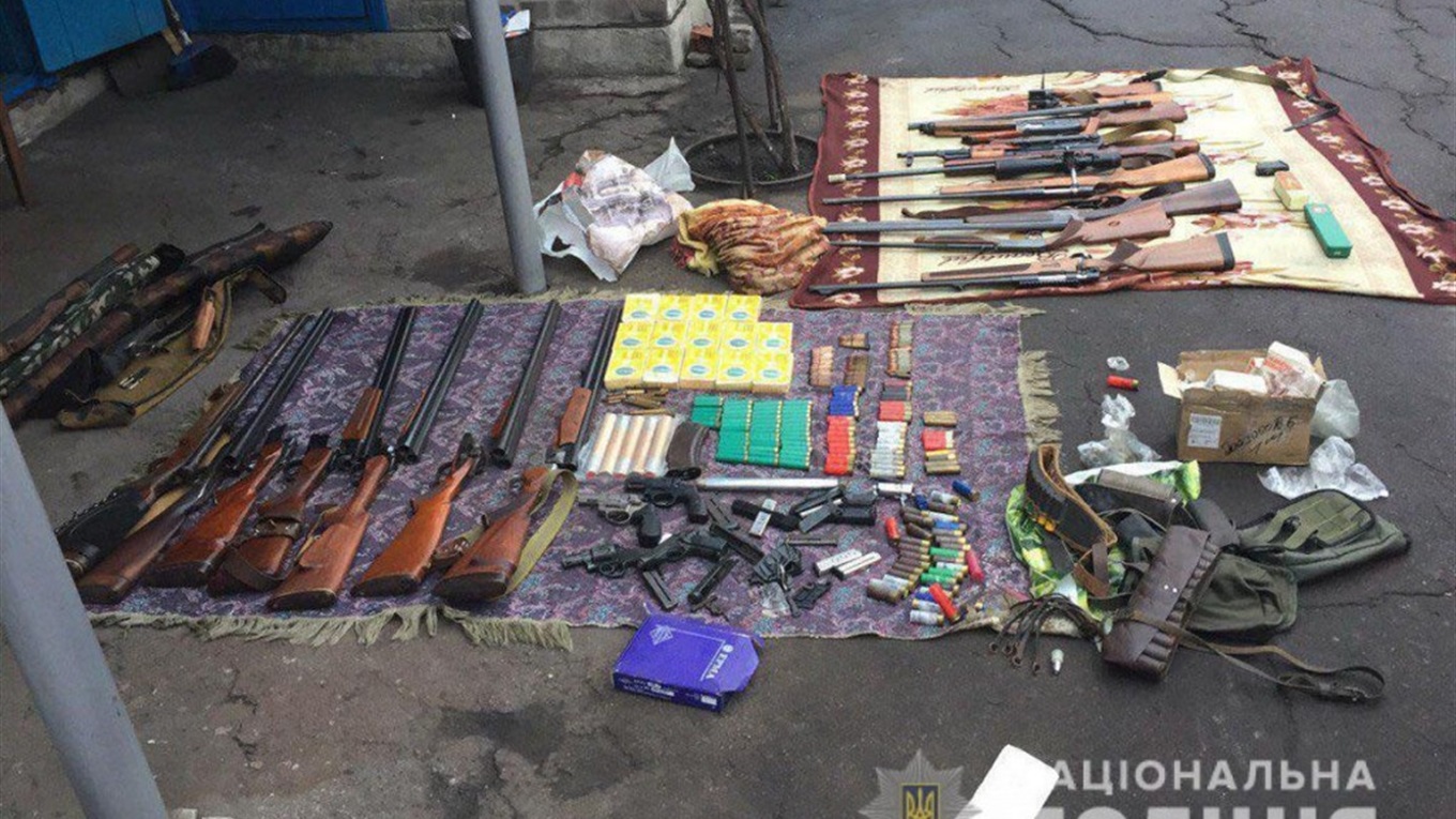 Арсенал зброї було вилучено у мешканця Добропілля 