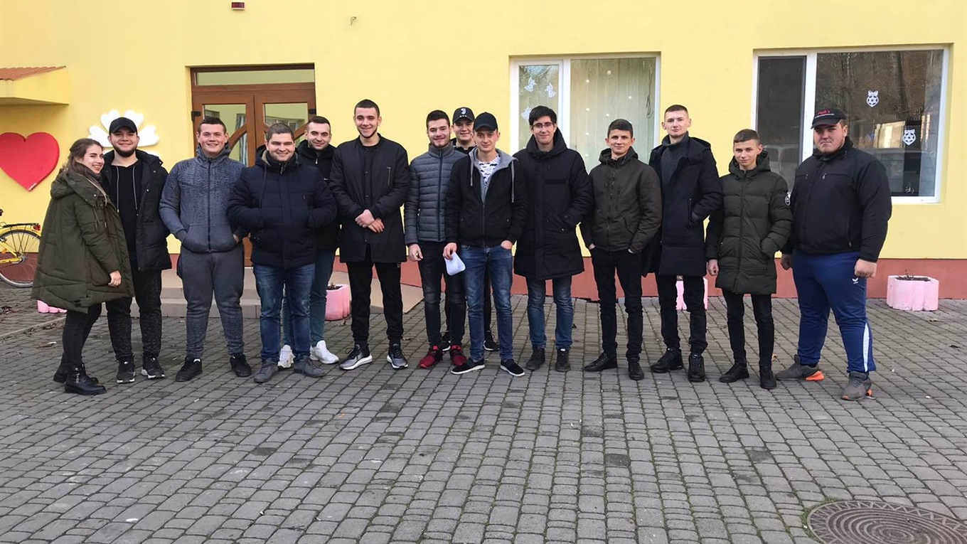 Учасники автомобільної групи «Кitsman car group» організували благодійну акцію