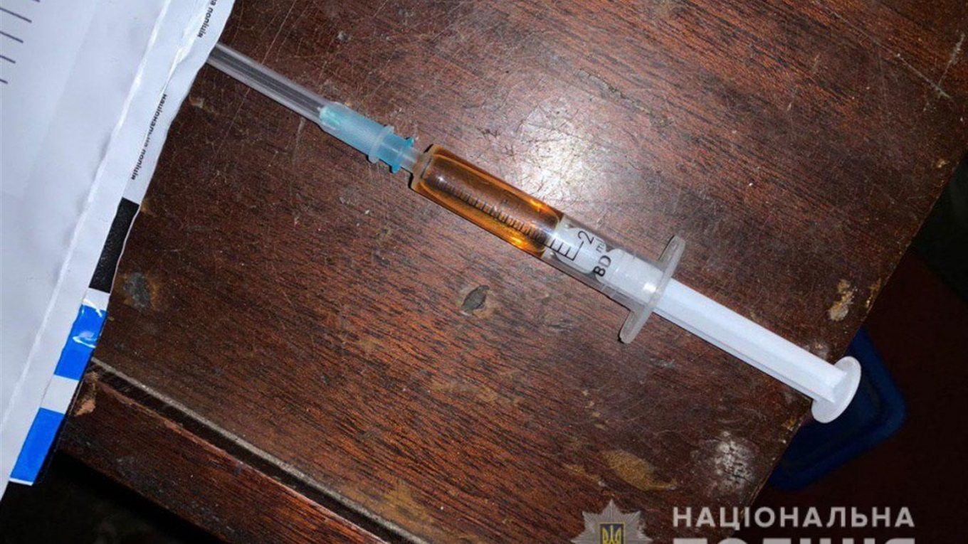 У Добропіллі поліція припинила ще оддне джерело сбуту наркотиків