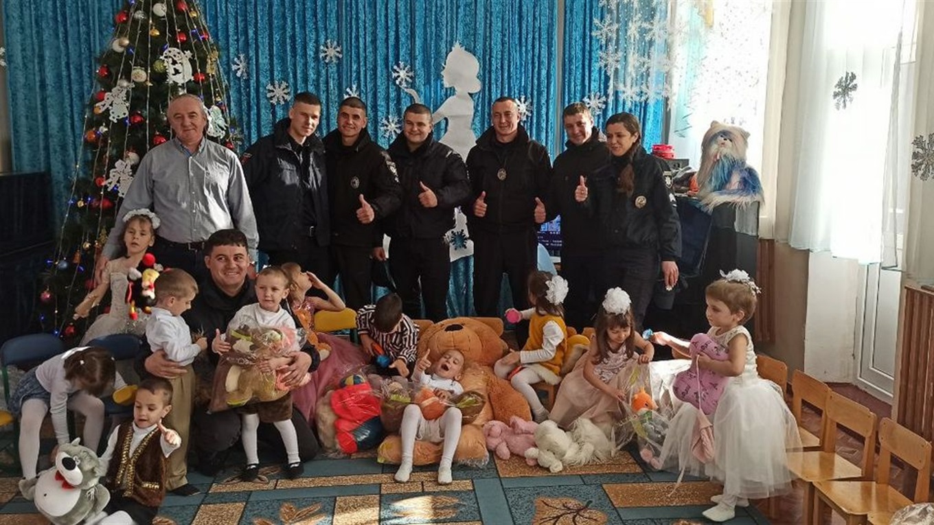 Патрульные полицейские побывали в гостях у воспитанников Дома ребенка