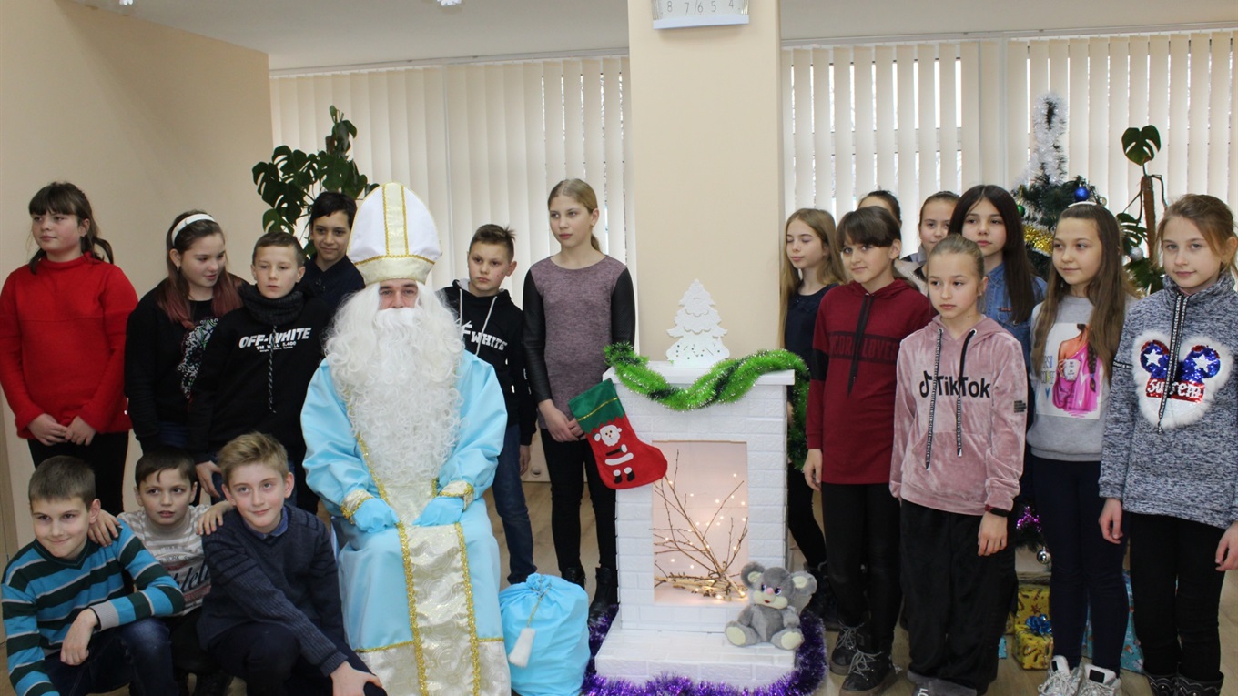 Святий Миколай завітав до Торецьких дітлахів: фоторепортаж