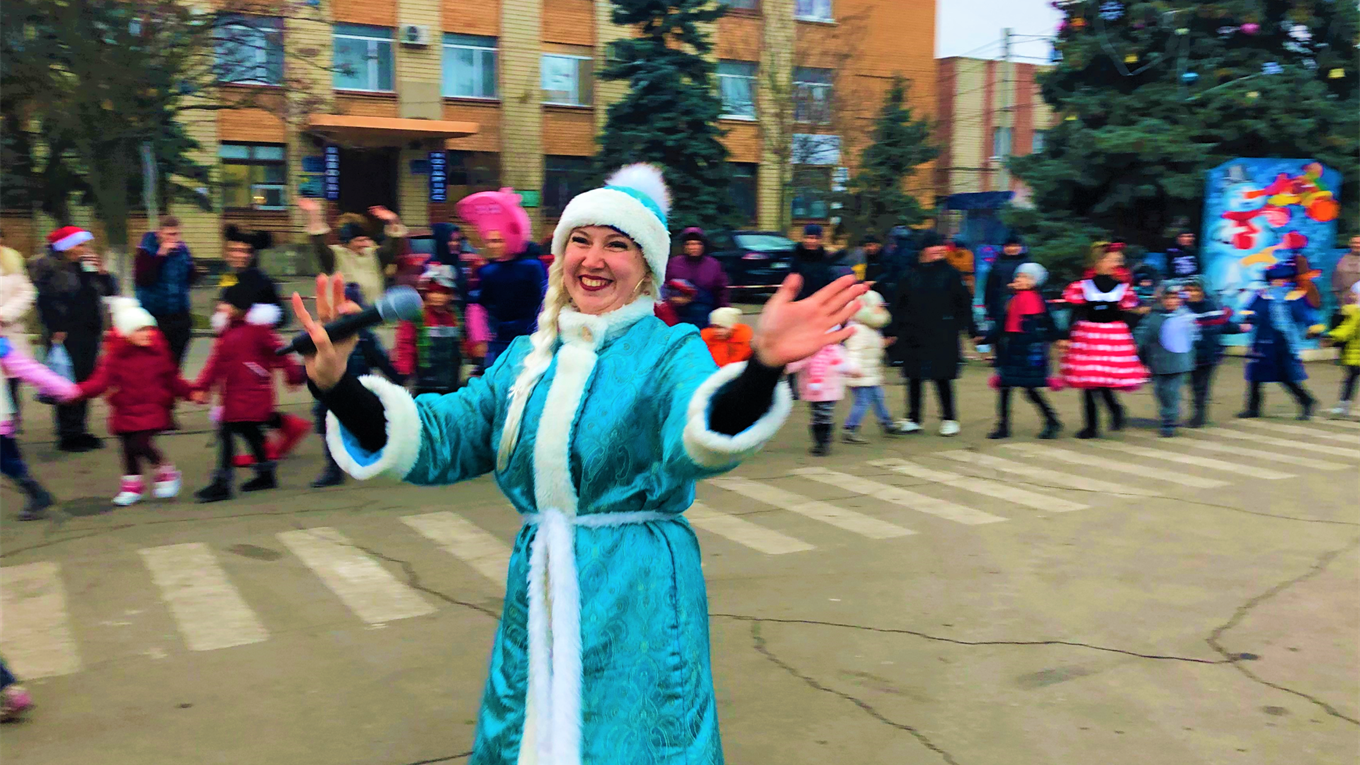 В Геническе торжественно открыли главную городскую ёлку