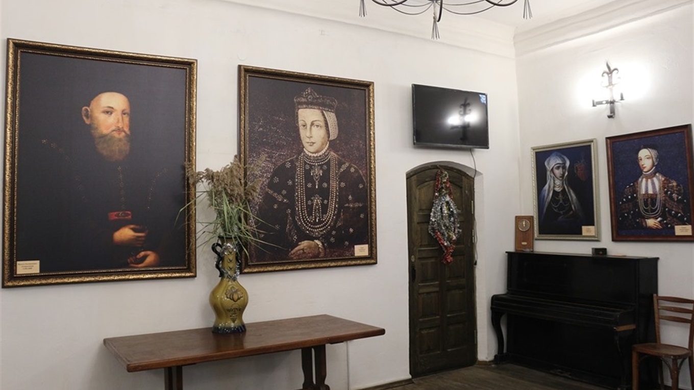 В центрі—музеї «Старий Костянтинів» відкрили картинну галерею роду князів Острозьких